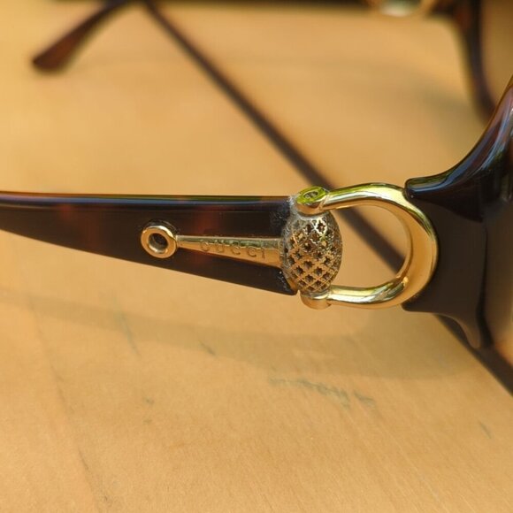 Gucci Brown Oversized Sunglasses with Tortoiseshell Frame - Great Condition - Picture 4 of 6